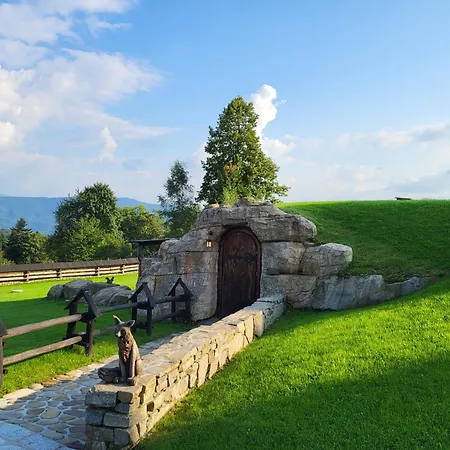 Osada Jaworzyny - Hobbita Z Jaskinią *