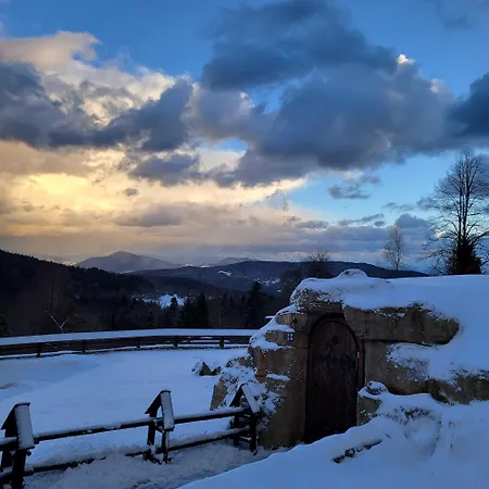 Osada Jaworzyny - Hobbita Z Jaskinią Tokarnia (Lesser Poland)