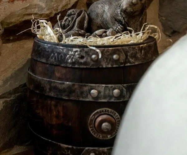 Osada Jaworzyny - Hobbita Z Jaskinią Tokarnia (Lesser Poland)